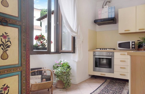 Casalzuigno Apartamento | Apartamento 'Dimora Ettore - Lago Maggiore' con terraza privada, balcón y Wi-Fi