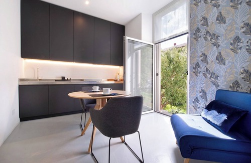 Lecco Apartamento | Apartamento 'Dimora Lierna' con jardín privado, Wi-Fi y aire acondicionado