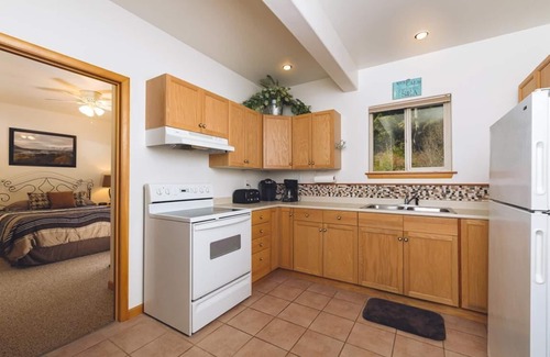 Haines Casa | Apartment Dolphin House