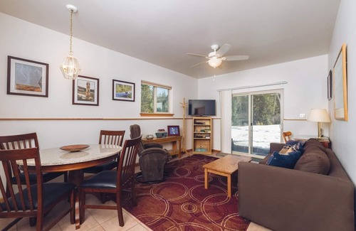 Haines Casa | Apartment Dolphin House