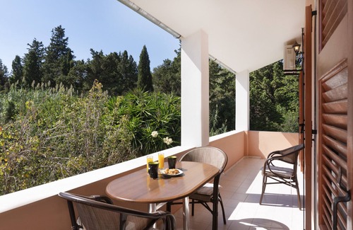 Agios Georgios Pagon Apartamento | Apartamento Dora Pagoi 2 con vistas a la montaña, jardín compartido y Wi-Fi