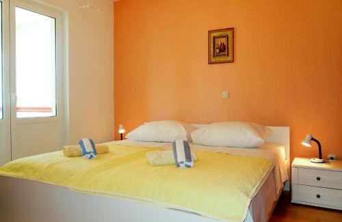 Rab Apartamento | Apartment Dorka-2 by Interhome