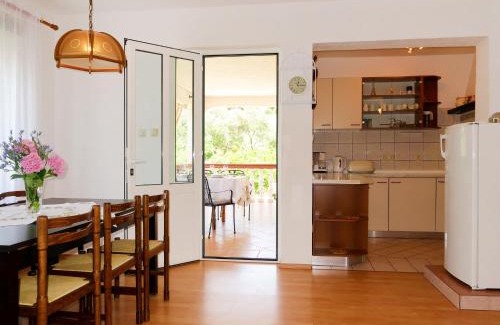 Rab Apartamento | Apartment Dorka-2 by Interhome