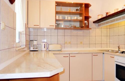 Rab Apartamento | Apartment Dorka-2 by Interhome