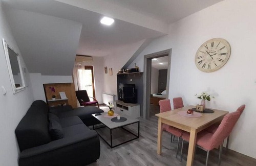 Otocac Apartamento | Apartment Dujmović 1 - Two Bedroom Apartment with Terrace