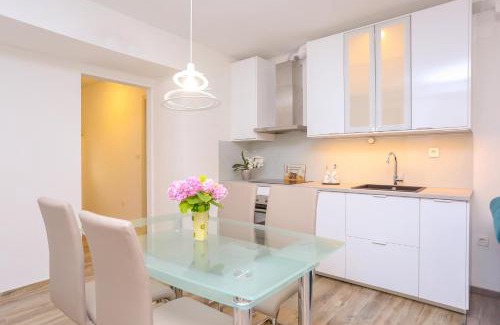 Stobrec Apartamento | Apartment Dvor