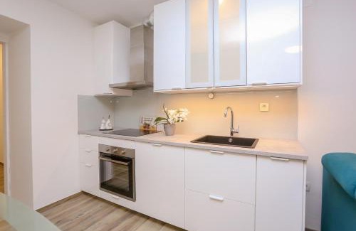 Stobrec Apartamento | Apartment Dvor