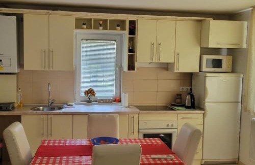 Novo Sarajevo Apartamento | Apartment Dzeni