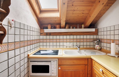 Mittenwald Apartamento | Apartamento 'Edelweiß Nr 5' con vistas a la montaña, jardín compartido y Wi-Fi