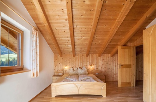Moso in Passiria Apartamento | Apartment "Egarthof Ferienwohnung Edelweiss" with Mountain View, Wi-Fi, Balcony & Garden