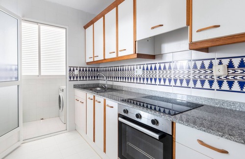 Diputación de Rincón de San Ginés Apartamento | Apartamento 'El Buen Sol' con vistas al mar, piscina compartida y Wi-Fi