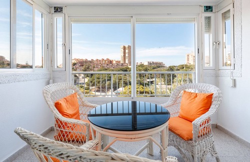 Diputación de Rincón de San Ginés Apartamento | Apartamento 'El Buen Sol' con vistas al mar, piscina compartida y Wi-Fi