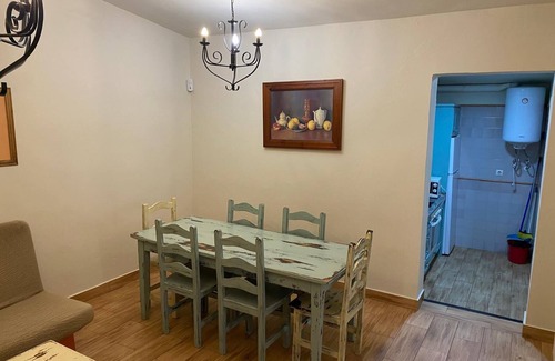 Huetor Santillan Apartamento | Apartamento 'El Cedro' con vistas a la montaña, piscina compartida y Wi-Fi