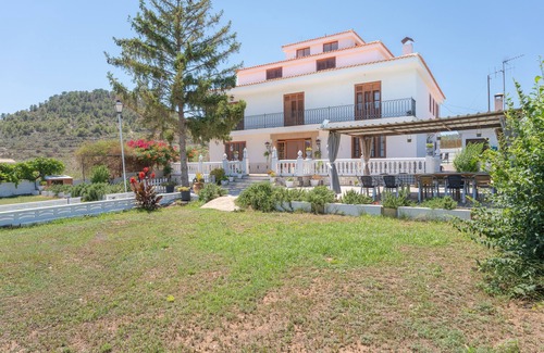 Altura Chalet De Esquí | Apartamento 'El Cachorro' con vistas a la montaña, piscina privada y terraza compartida