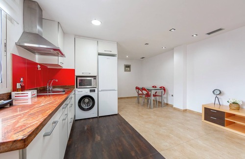 Adra Apartamento | Apartamento 'El Faro' con vistas a la montaña y aire acondicionado