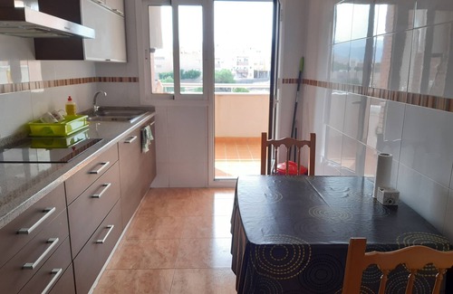 Almeria Apartamento | Fácil acceso. Aparcamiento incluido. Moderno y amplio apto.