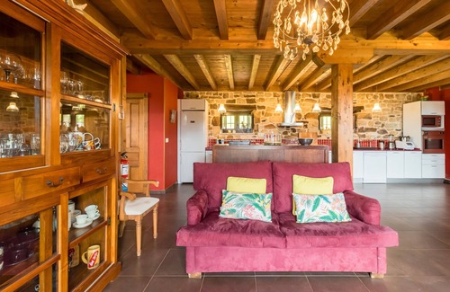Lierganes Apartamento | Apartamento 'El Manantial' con vistas a la montaña, jardín privado y Wi-Fi