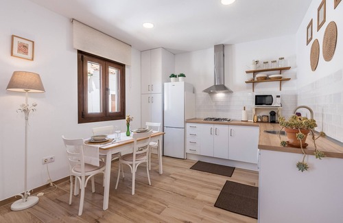 Melegis Apartamento | Apartamento 'El Santo' con vistas a la montaña, Wi-Fi y aire acondicionado