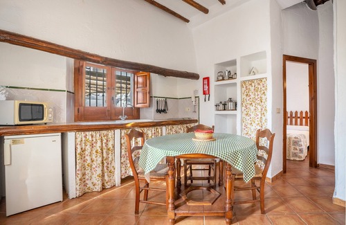 La Zubia Apartamento | Apartamento 'El Tinao' con vistas a la montaña, piscina compartida y Wi-Fi