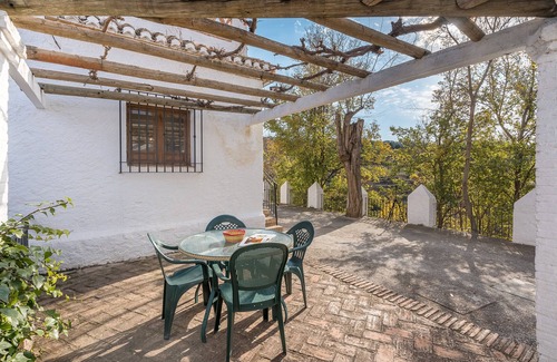 La Zubia Apartamento | Apartamento 'El Tinao' con vistas a la montaña, piscina compartida y Wi-Fi