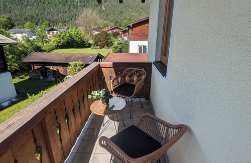 Bischofswiesen Apartamento | Apartment Elisabethfor 1-6 persons, 3 bedrooms, shower/WC, bathtub, bathroom
