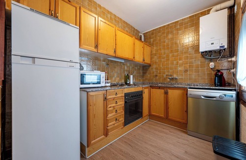 Prades Apartamento | Apartamento 'Els Estels' con vistas a la montaña, terraza privada y Wi-Fi