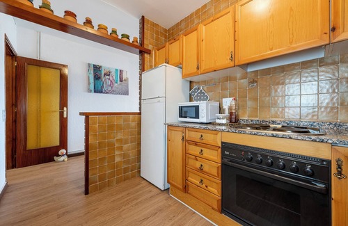 Prades Apartamento | Apartamento 'Els Estels' con vistas a la montaña, terraza privada y Wi-Fi