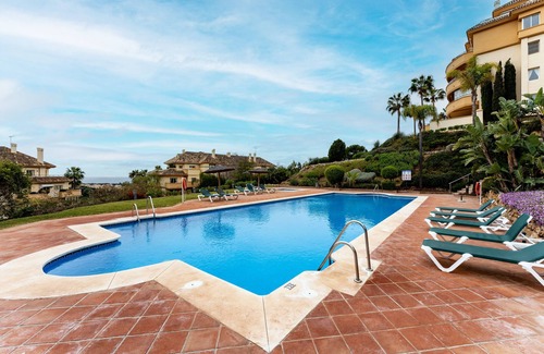 Elviria Apartamento | Apartamento 'Elveria Hills' con vistas al mar, Wi-Fi y aire acondicionado