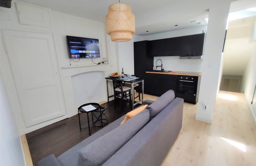 Vitre Apartamento | Apartment EMILIA Downtown room bed 160cm Balcony WIFI Coffee and tea