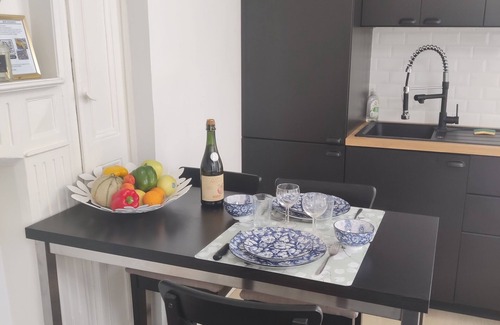Vitre Apartamento | Apartment EMILIA Downtown room bed 160cm Balcony WIFI Coffee and tea