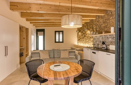Peratallada Apartamento | Apartment 'Empordà Peratallada' with Wi-Fi and Air Conditioning