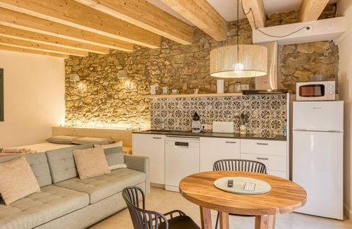 Peratallada Apartamento | Apartment 'Empordà Peratallada' with Wi-Fi and Air Conditioning