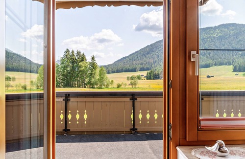 Leutasch Apartamento | Apartamento "Enzian 1" con vistas a la montaña, terraza privada y Wi-Fi