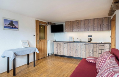 Avelengo Apartamento | Apartamento "Enzian - Nusserhof" cerca de la estación de esquí con vistas a la montaña y balcón