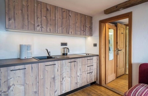 Avelengo Apartamento | Apartamento "Enzian - Nusserhof" cerca de la estación de esquí con vistas a la montaña y balcón