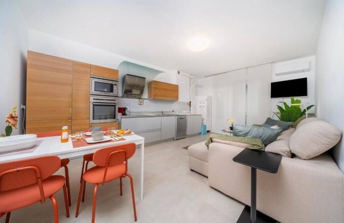 Colugna Apartamento | Apartment equipped with all services, in quiet residential neighborhood.
