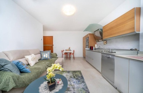 Colugna Apartamento | Apartment equipped with all services, in quiet residential neighborhood.