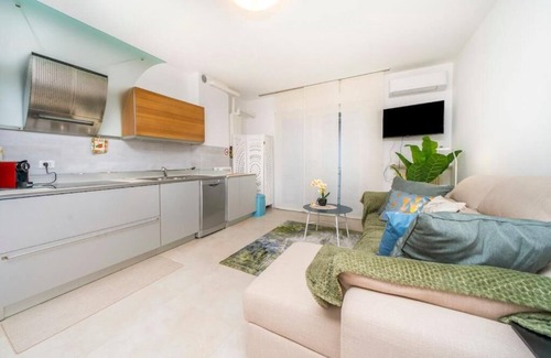 Colugna Apartamento | Apartment equipped with all services, in quiet residential neighborhood.