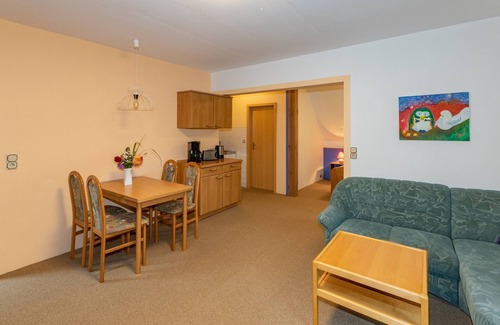 Werben Apartamento | Apartment Erle, comb. Living room/bedroom/kitchenette, shower/WC (1 bedroom in the attic) - Zimmermanns Ferienhof
