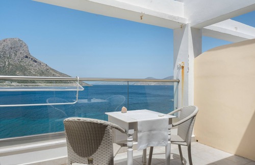 Massouri Apartamento | Apartamento 'Eros Sea View' con terraza privada, Wi-Fi y aire acondicionado.