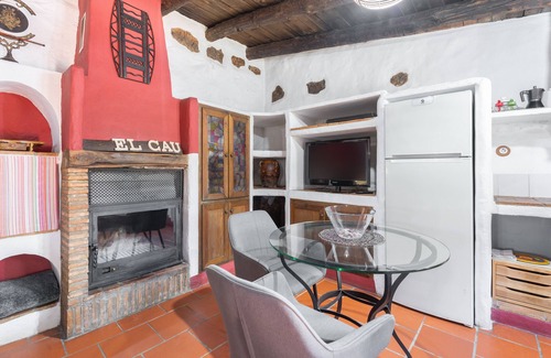 La Torre d'En Besora Apartamento | Apartamento 'Cau' con vistas a la montaña, piscina compartida y terraza privada