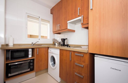 Rincón de la Victoria Apartamento | Apartamento "Estudio 1 - Frente al mar" Cerca de la playa con vistas al mar, balcón y jardín
