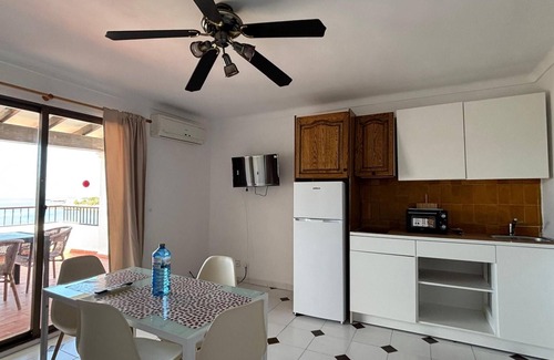 Portinatx Apartamento | Apartamento en un hotel 'Vista Mar 1Aa' con vistas al mar, Wi-Fi y aire acondicionado