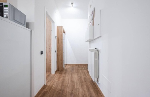 Brescia Apartamento | Apartamento 'Essenza Moderna' con balcón, Wi-Fi y aire acondicionado