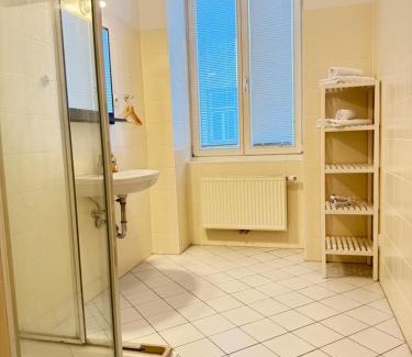 Funfhaus Apartamento | Apartment für 4 beim Westbahnhof
