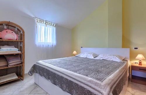 Valdebek Apartamento | Apartment Fabiana by Interhome
