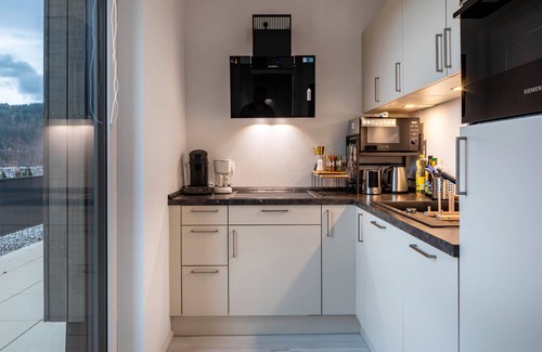 Waldkirch Apartamento | Apartamento 'Felsenkeller 16' con vistas a la montaña, terraza privada y Wi-Fi