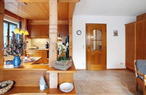 Mittenwald Apartamento | Apartamento 'Felsenroserl Nr 4' con vistas a la montaña, jardín compartido y Wi-Fi