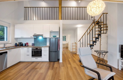 Bad Bellingen Apartamento | Apartamento 'Ferienwohnung Vogesenpanorama 2' con vistas a la montaña, terraza privada y Wi-Fi