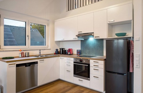 Bad Bellingen Apartamento | Apartamento 'Ferienwohnung Vogesenpanorama 2' con vistas a la montaña, terraza privada y Wi-Fi